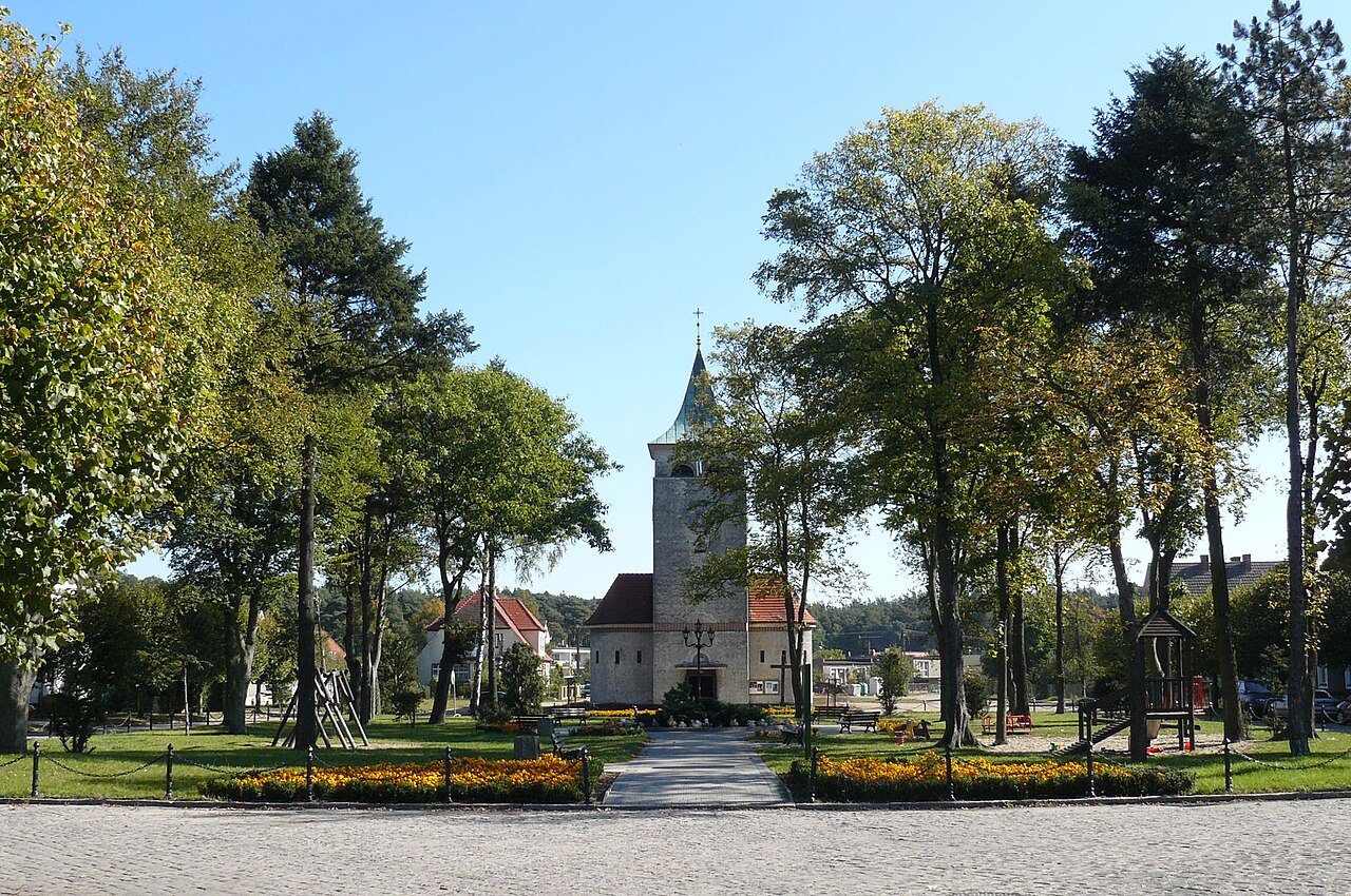 Kościół w Wieleniu Północnym — fotografia archiwalna.