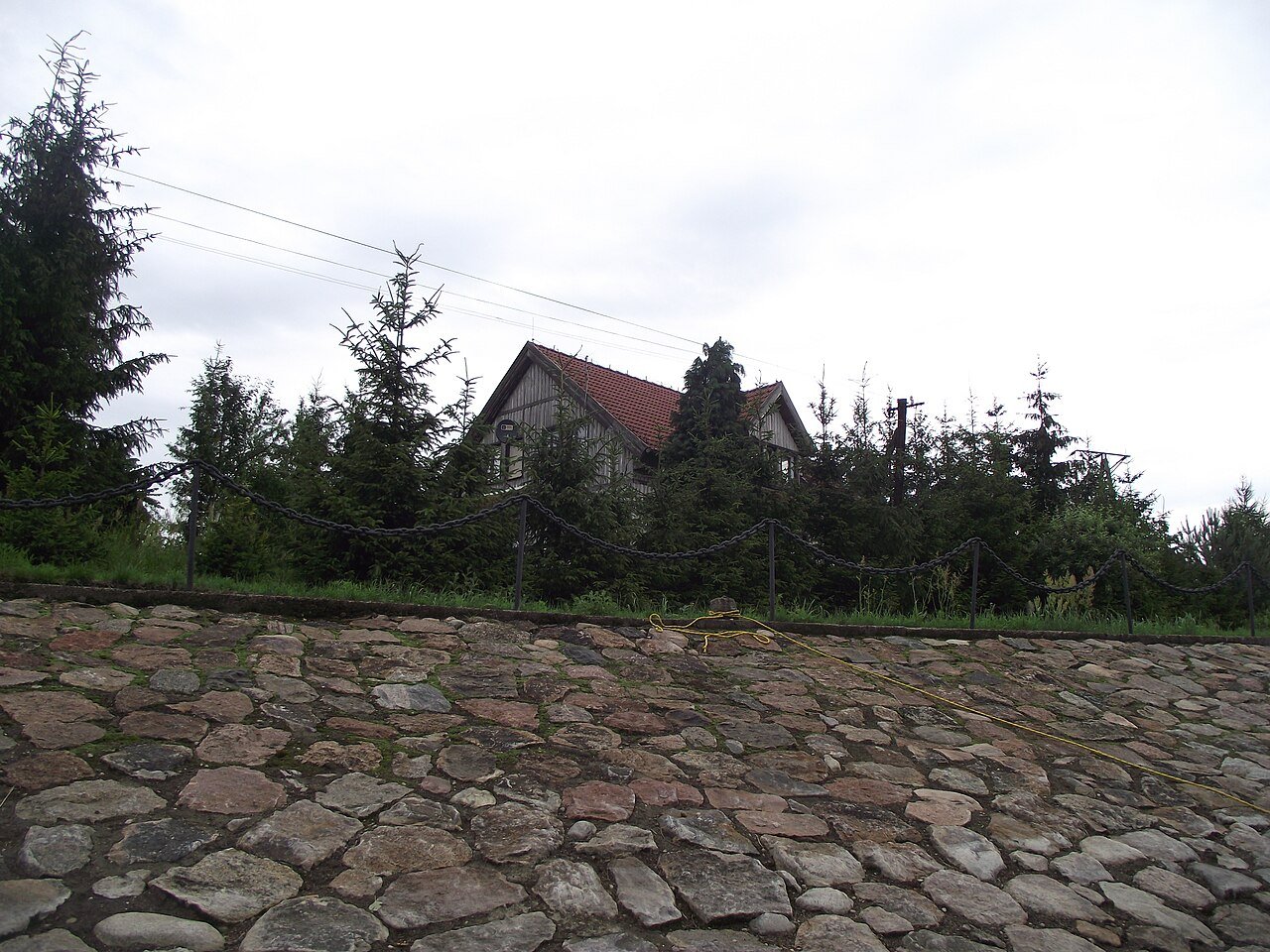 Domek śluzowego w Wieleniu — fotografia archiwalna.